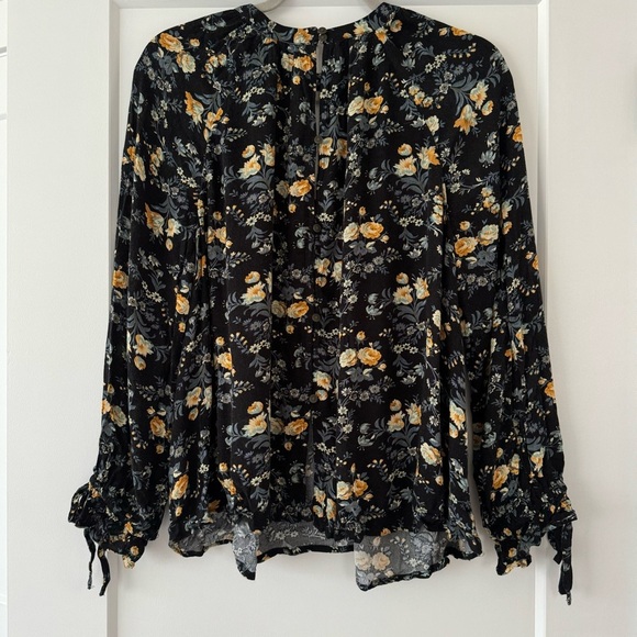 American Eagle Women’s Floral Long Sleeve Keyhole Neck Blouse size Medium - Picture 4 of 8